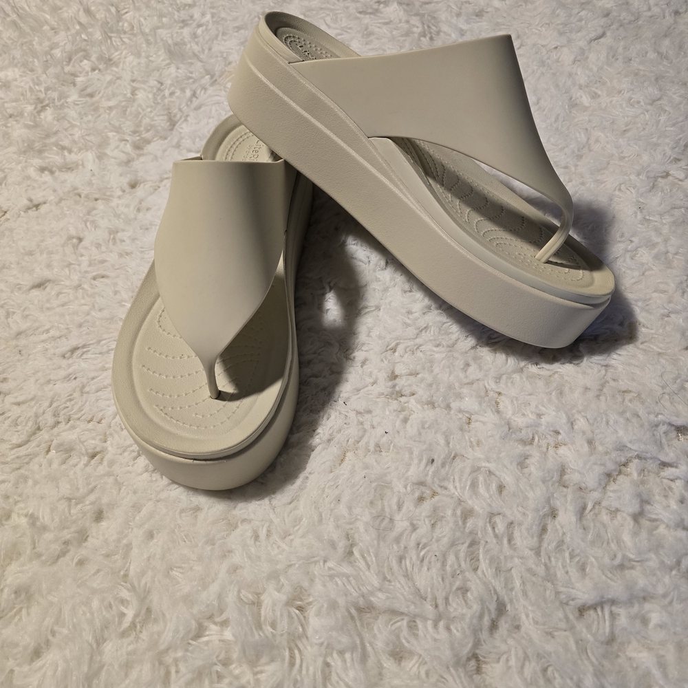 CROCS Women's Cream Platform Sandals